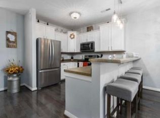 2551 W Colonial Woods Dr, Oak Creek, WI 53154