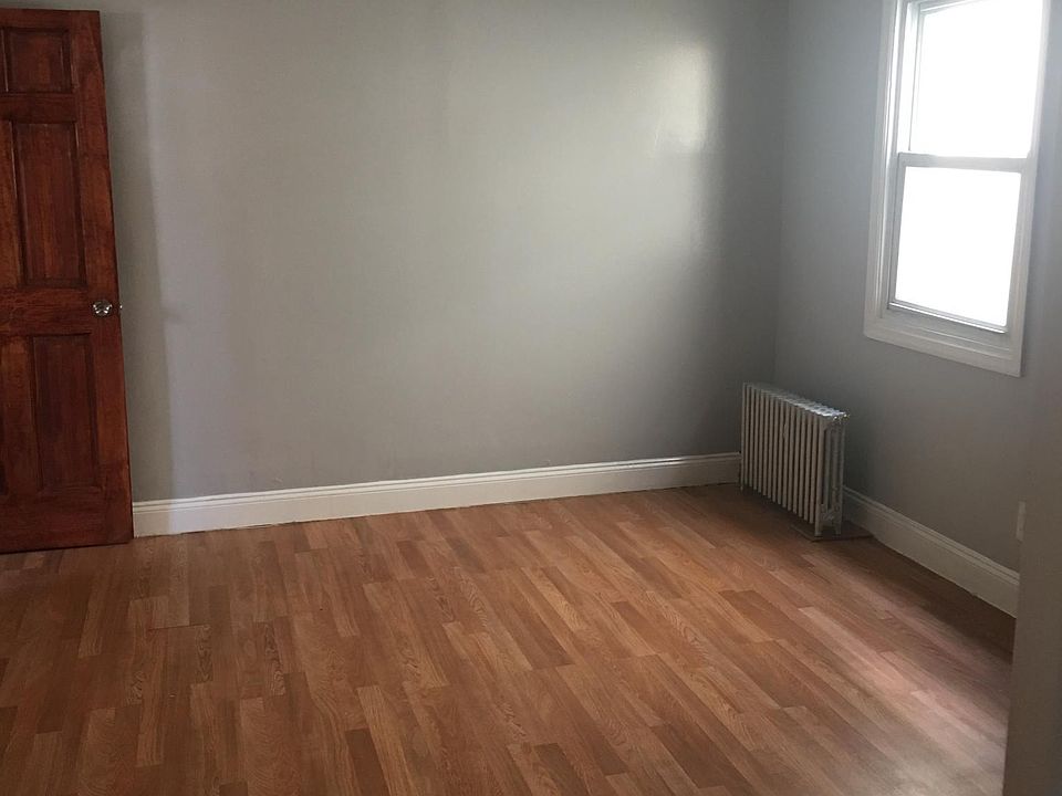 2nd image of 9515 103rd St