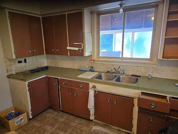 3rd image of 36413 Dawson Rd