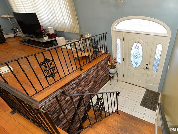 4th image of 454 E Ridgewood Ave