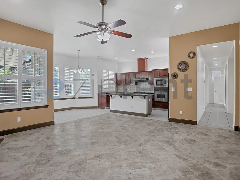 5743 W Chennault Ave — Photo 16