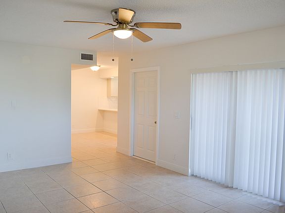 5th image of 3925 Victoria Dr