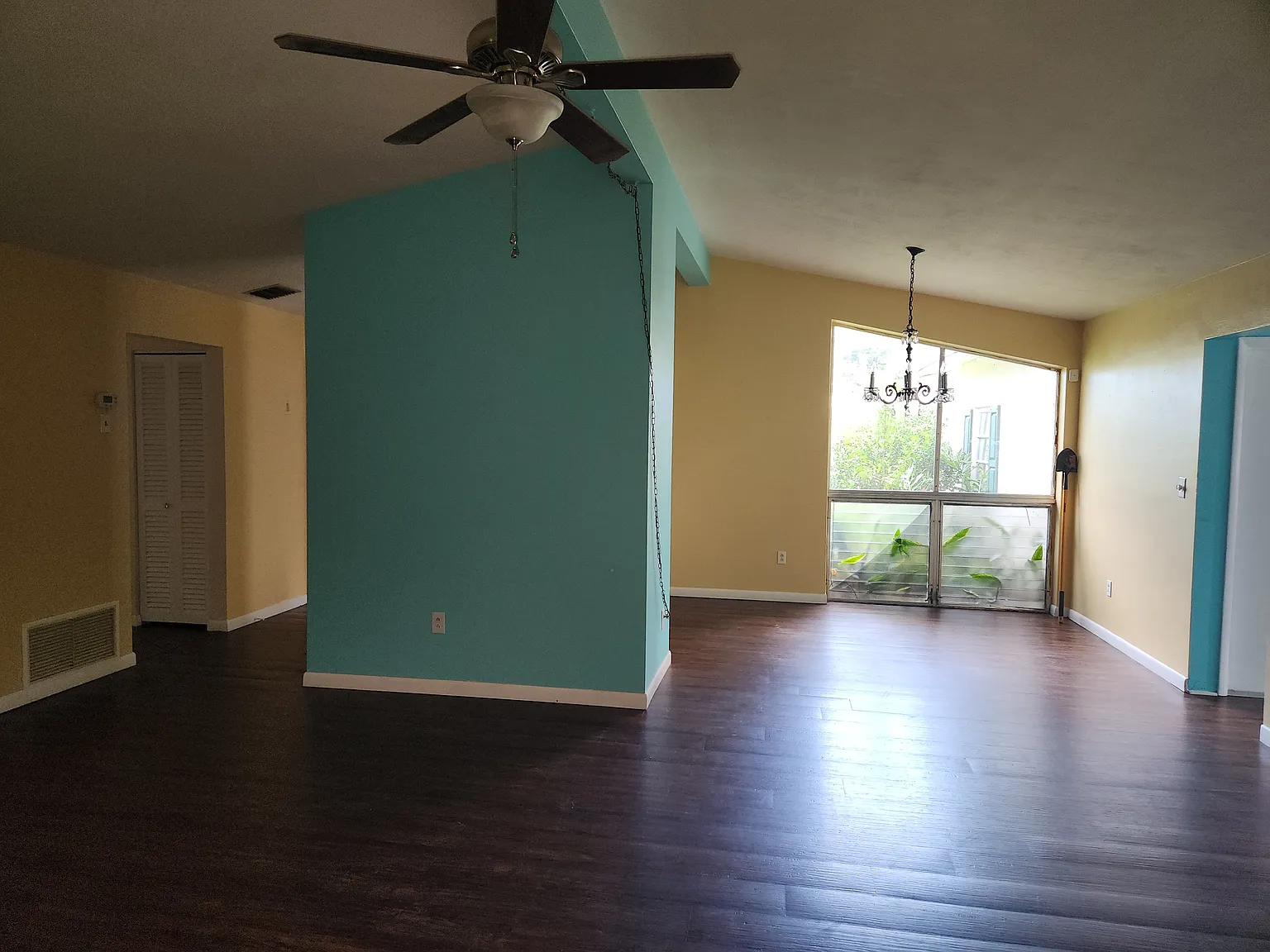 1266 W Wellington Dr — Photo 2