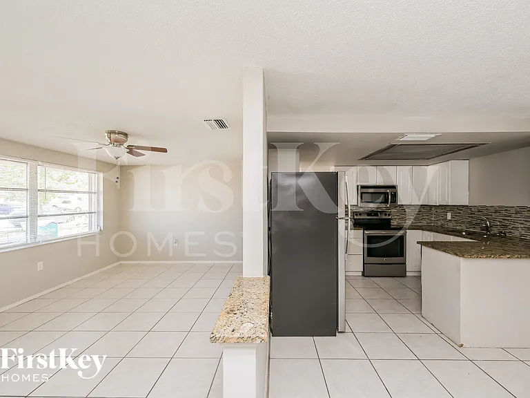 10905 Kingsbridge Rd — Photo 7