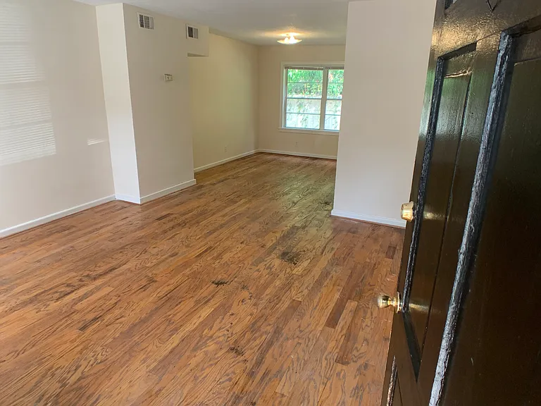 1615 Valley Ave — Photo 1
