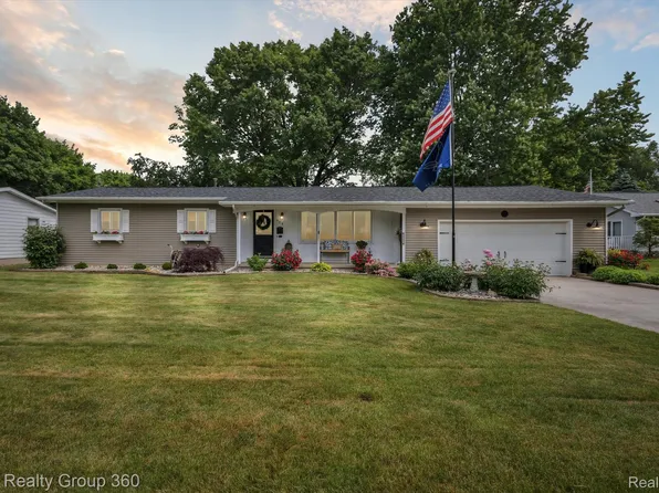 716 E Oak St, Greenville, MI 48838