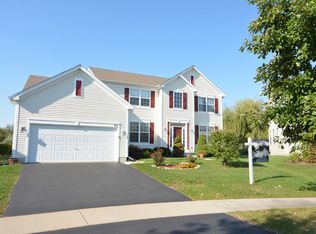 82 Durango Ct, Gilberts, IL 60136