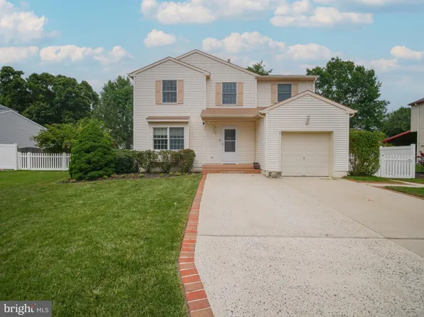 107 Bradley Ct, Laurel Springs, NJ 08021
