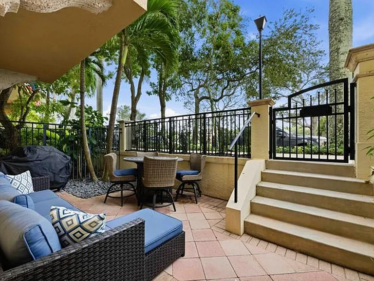 11850 Valencia Gardens Ave — Photo 6