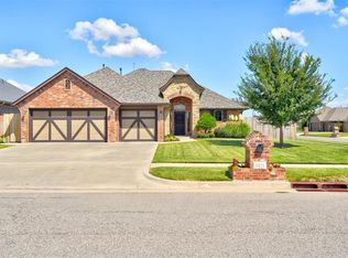 1921 NE 25th St, Moore, OK 73160