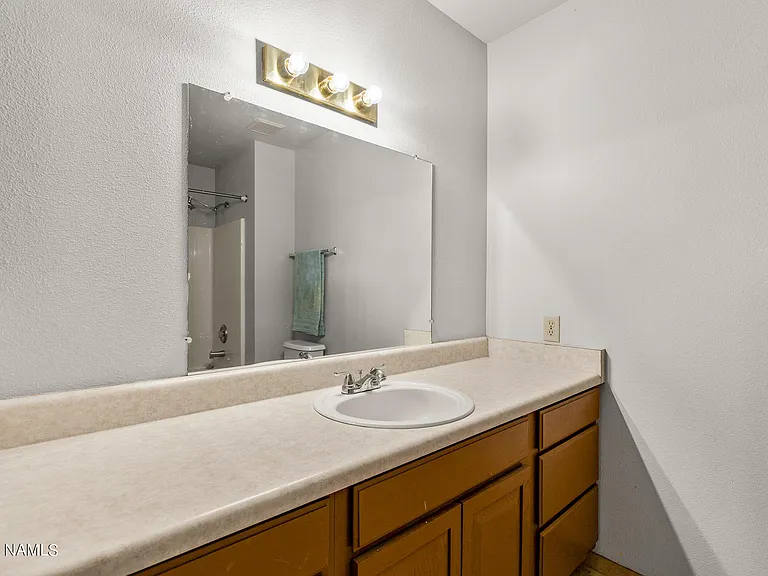 1061 W Morse Ave — Photo 10