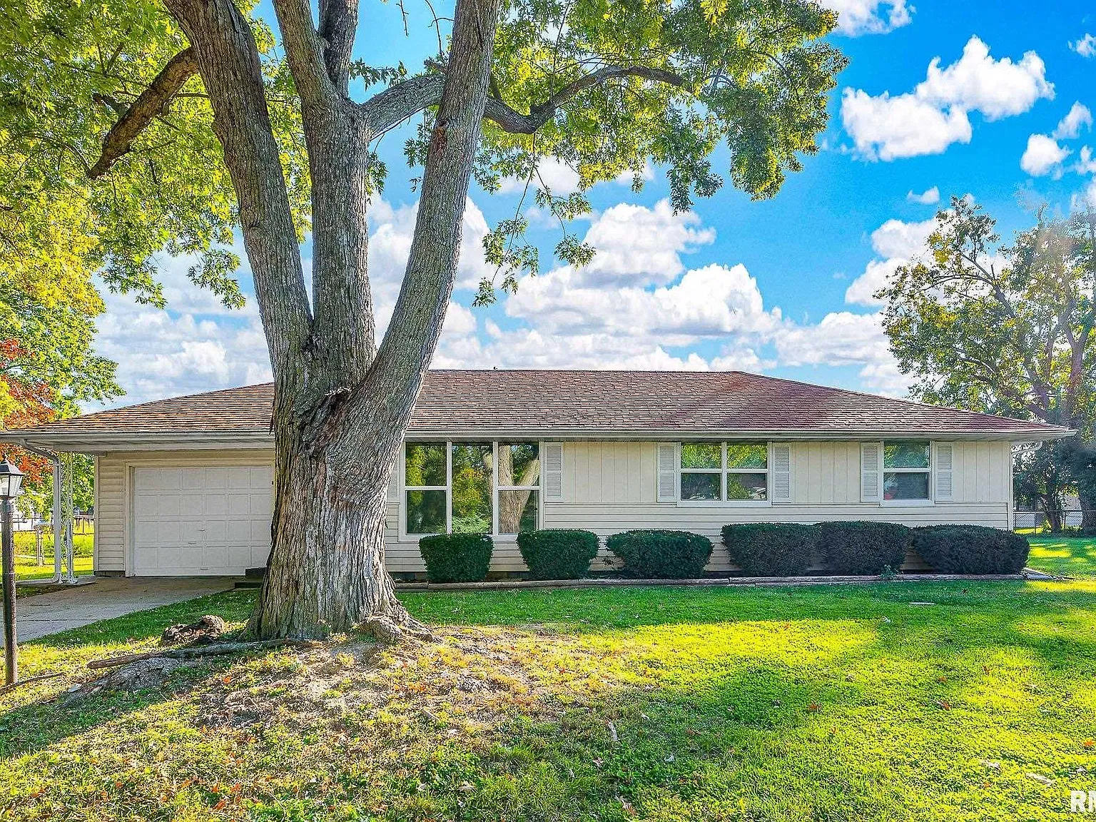 3 bed, 1.0 bath, 1500 sqft, $2,200 — Photo 1