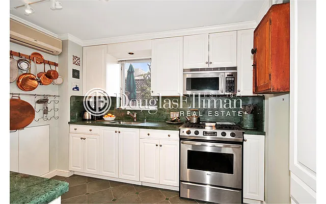 Sold by Douglas Elliman | media 22