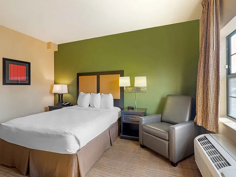 Studio Suite - 1 Queen Bed