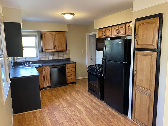 2nd image of 30472 Elmira St