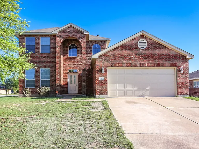 212 Crowfoot Dr #CROWFOOT212 — Photo 1