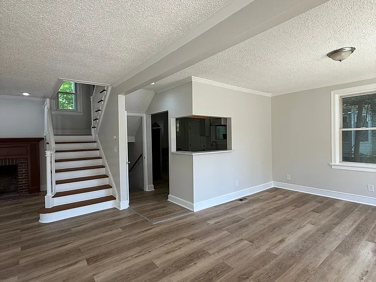 450 Rutherford Ave — Photo 15