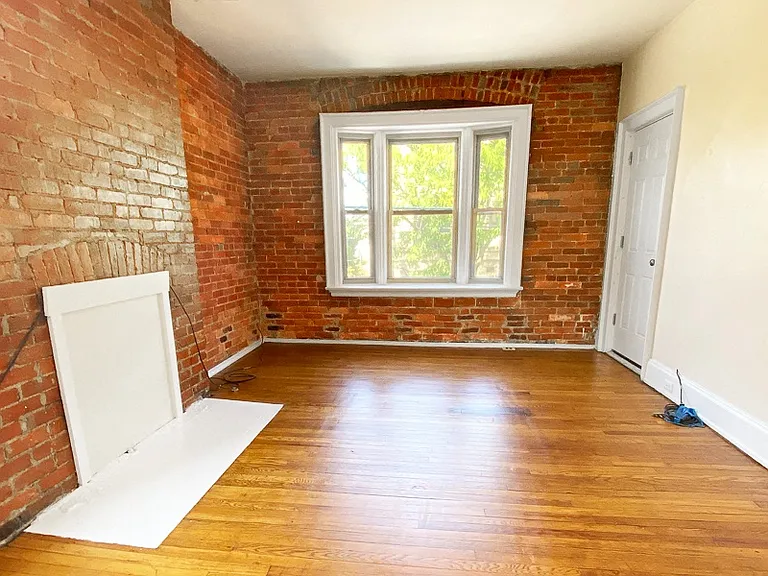 5754 Howe St — Photo 11