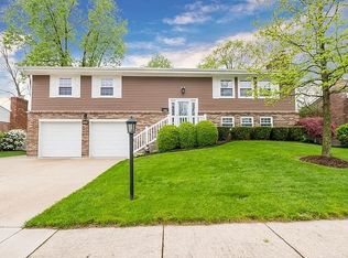 3919 Meadowsweet Dr, Dayton, OH 45424