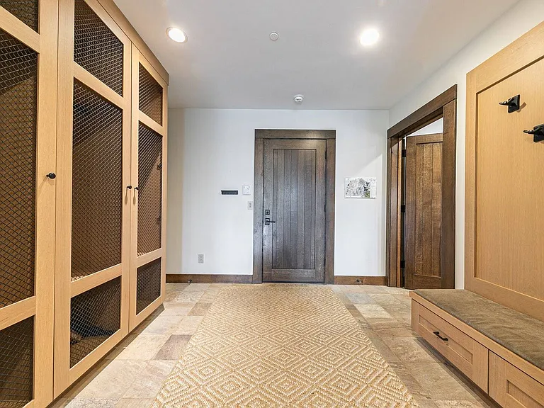 8615 Huntington Ct — Photo 34