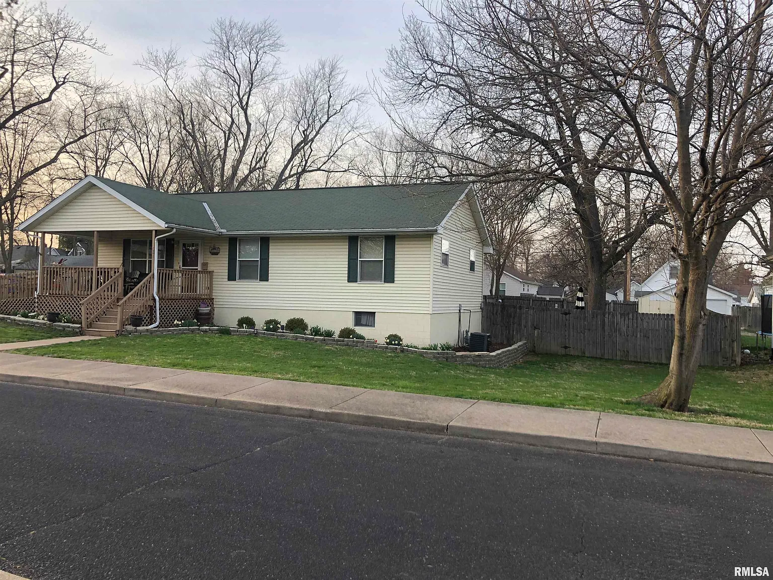 531 W Hanssler Pl photo 1