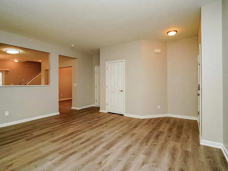 5333 Winchester Cathedral Dr — Photo 5