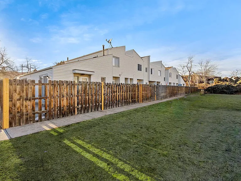 3024 Ross Dr #B11 — Photo 17