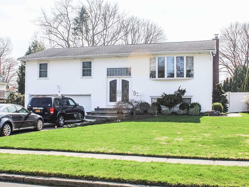 1st image of 8 Dexter Ln