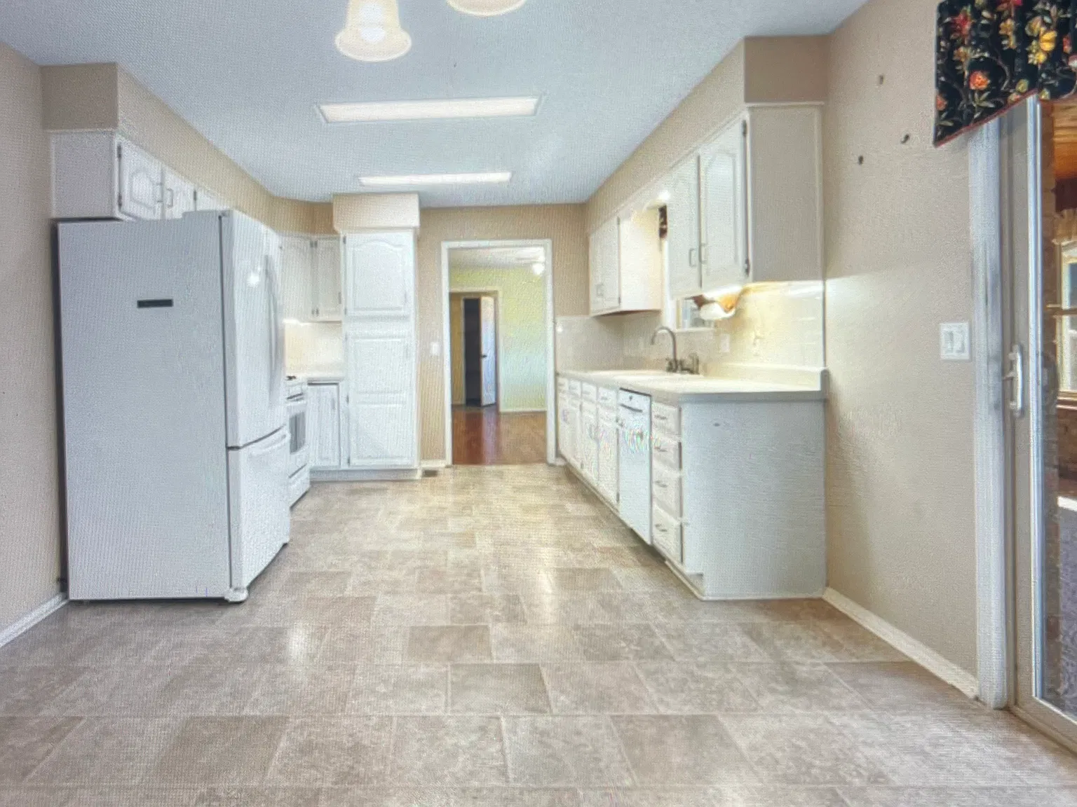 3 bed, 2216 sqft, $1,900 — Photo 4