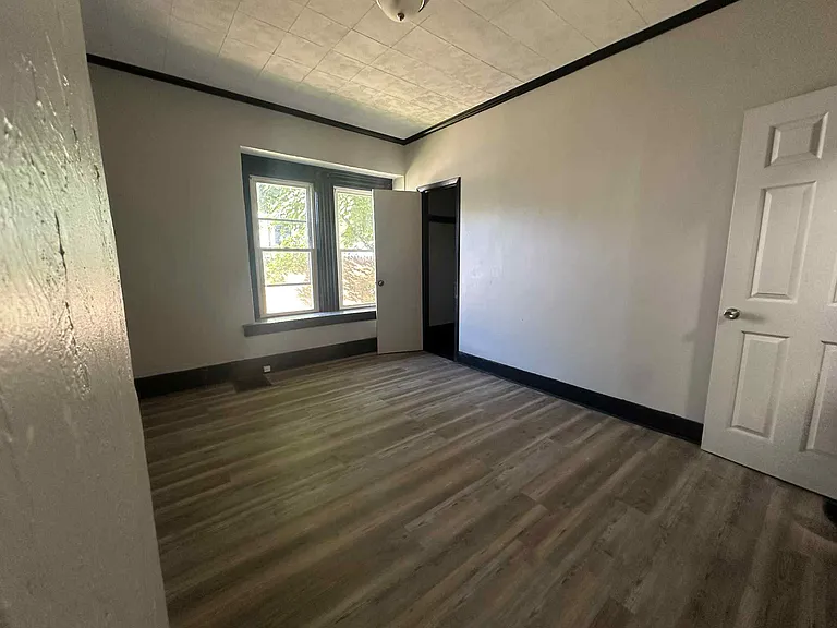 3133 W 84th St — Photo 10