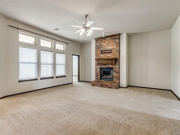 5th image of 320 White Oaks Dr