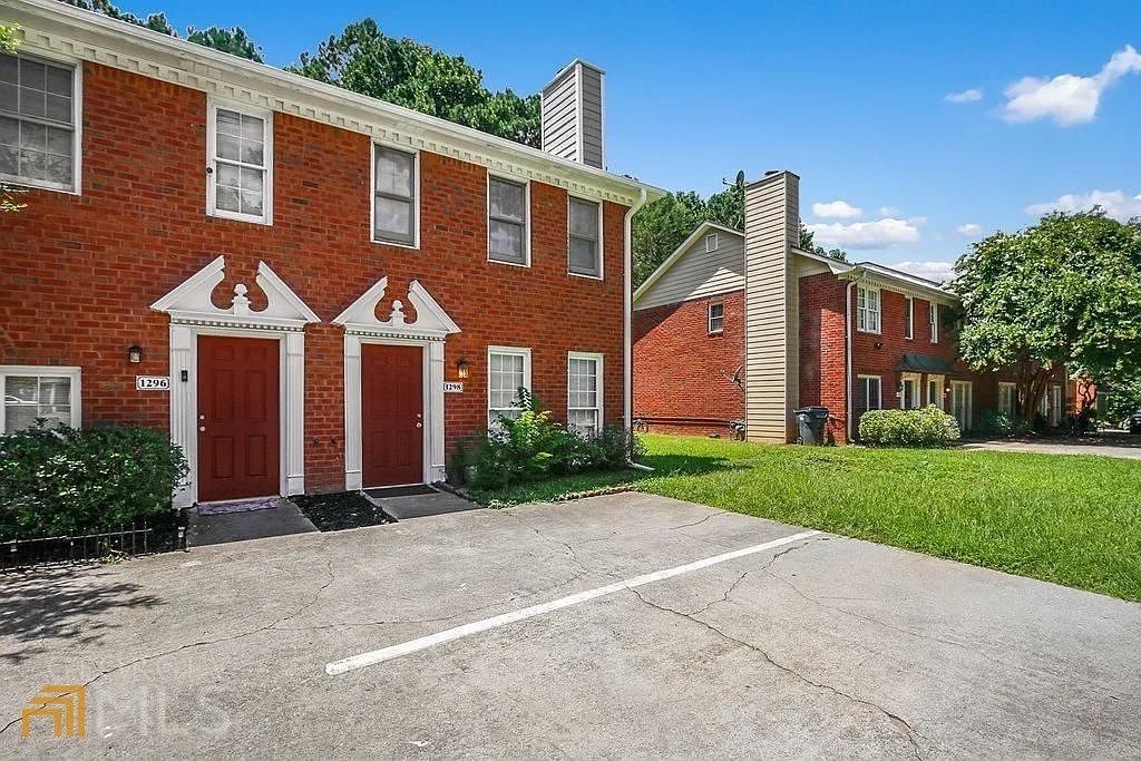 2 bed, 3.0 bath, 1200 sqft, $1,650 — Photo 1