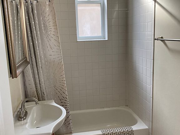 2nd image of 1456 N Maplewood Ave APT 2R