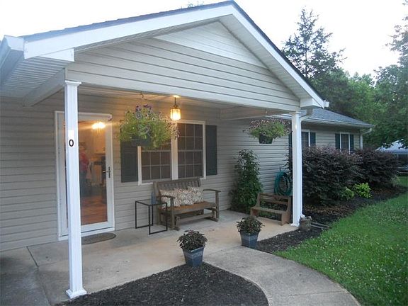 5th image of 10 Southern Woods Dr NE