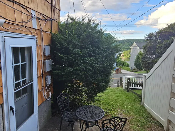 886 Howe Ave, Shelton, CT 06484