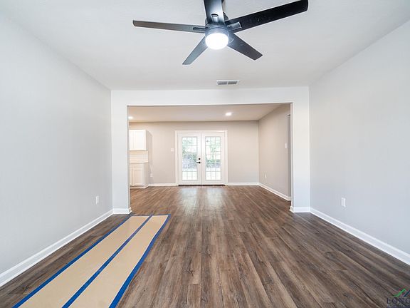 3rd image of 704 N Lane Wells Dr