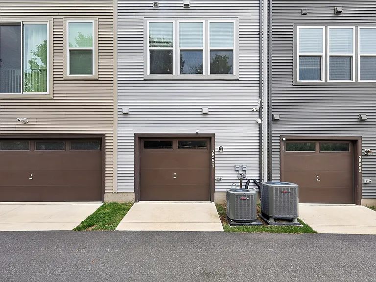 2554 Nicholson St — Photo 16