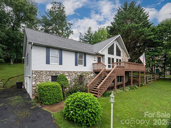2nd image of 15 Tiffany Ln