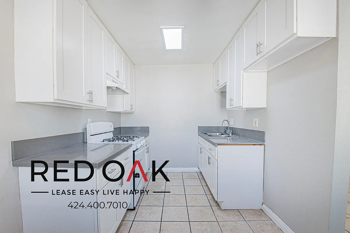 Building Photo - 16778 Barbee St #4