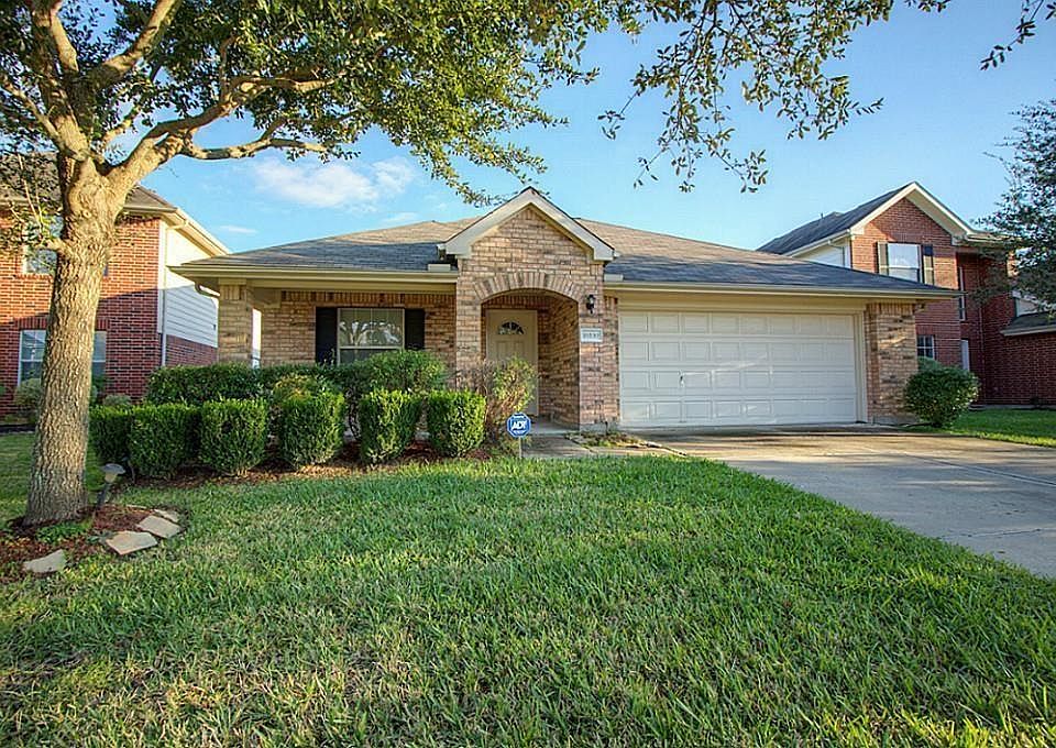 1st image of 16539 Great Oaks Glen Dr
