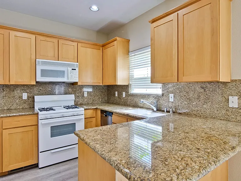 352 Beemer Ave — Photo 20