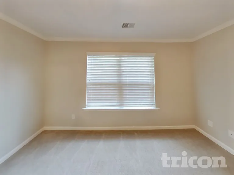 2300 Shady Dr — Photo 6