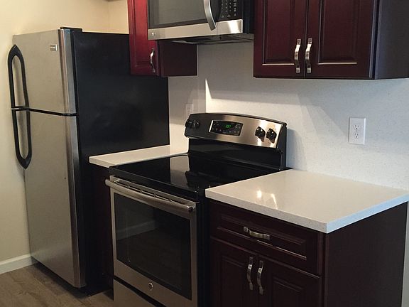 3rd image of 40 Glen Eyrie Ave APT 05