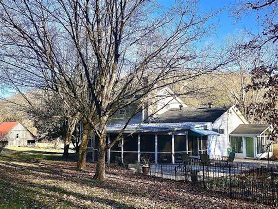 1st image of 931 Hitt Ln