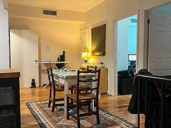 2nd image of 207 Montrose Ave APT 2