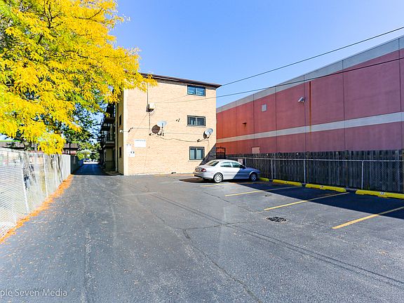 2nd image of 6113 S Archer Ave Unit 2S