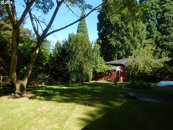 5th image of 511 NE Birchwood Cir