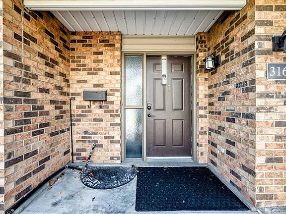 3rd image of 316 NW Coachway Ln SW