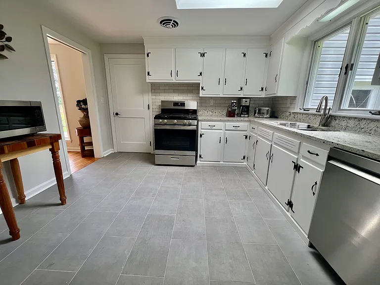 3 Bayview Ave — Photo 7