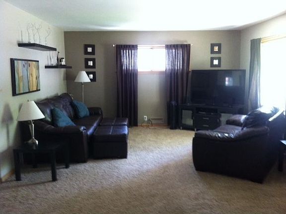 2nd image of 1111 N Bel Ayr Dr